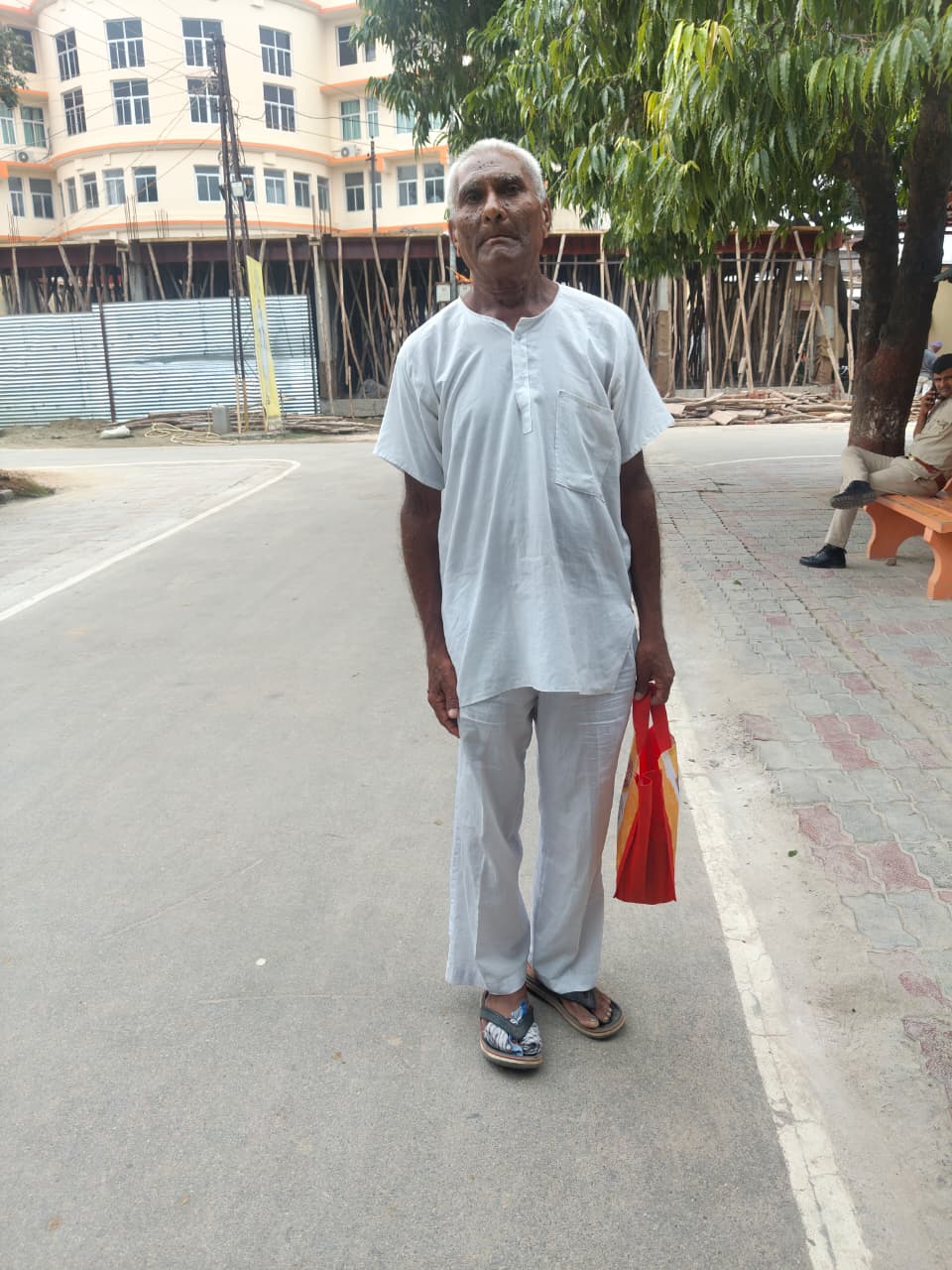 तिहत्तर की आयु में प्रभु श्रीराम के लिए चालीस दिन में 1300 किमी पैदल चलकर अयोध्या पहुंचे बुजुर्ग