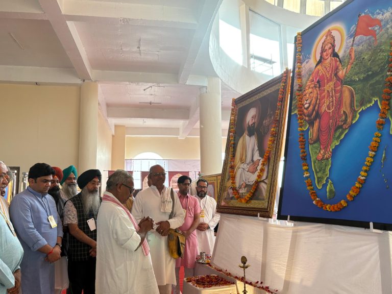 प्रतिनिधि सभा बैठक स्थल पर प्रदर्शनी का शुभारम्भ