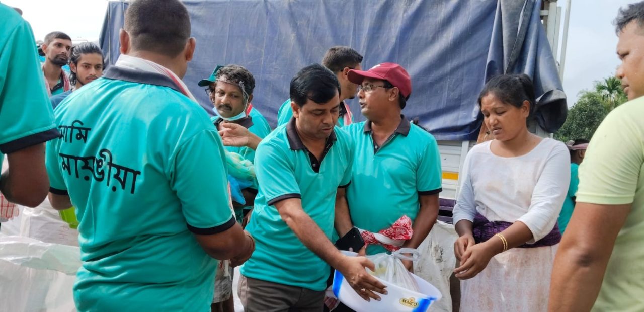 असम – बाढ़ प्रभावित क्षेत्रों में राहत, स्वच्छता एवं पुनर्वास अभियान में जुटे भारतीय किसान संघ के कार्यकर्ता